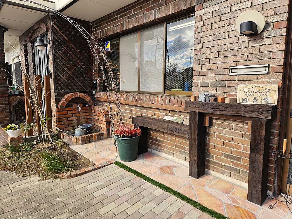 クワナ事務所前