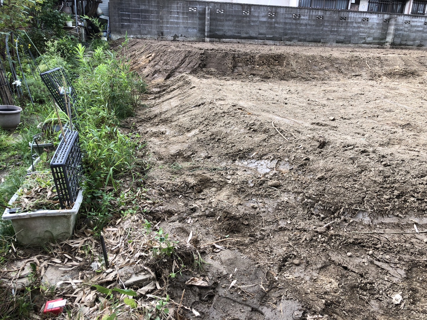 段差もある敷地