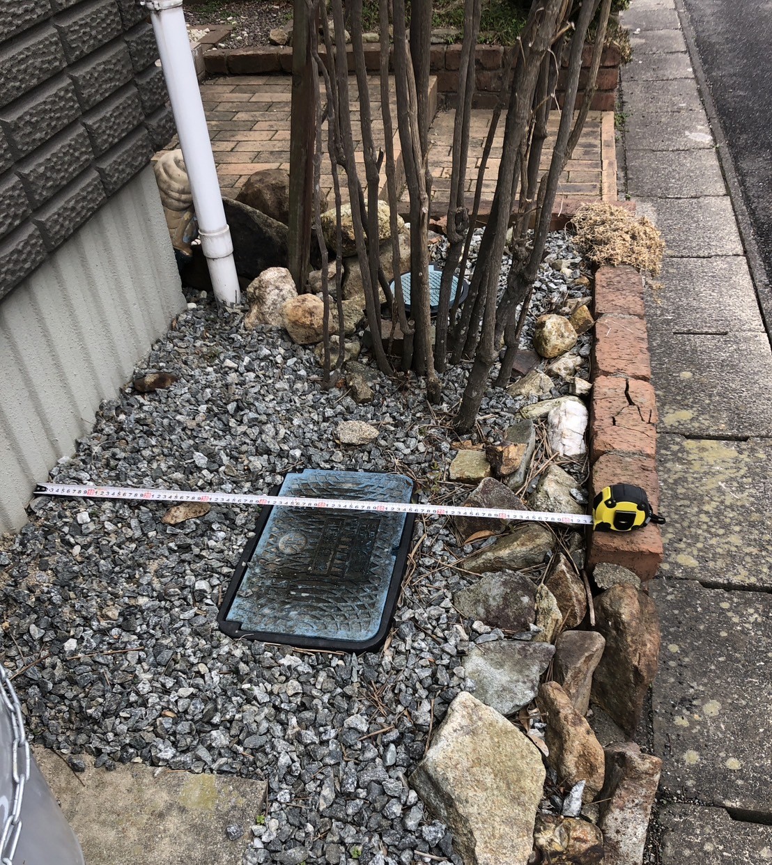 自然石の土留めも崩れた