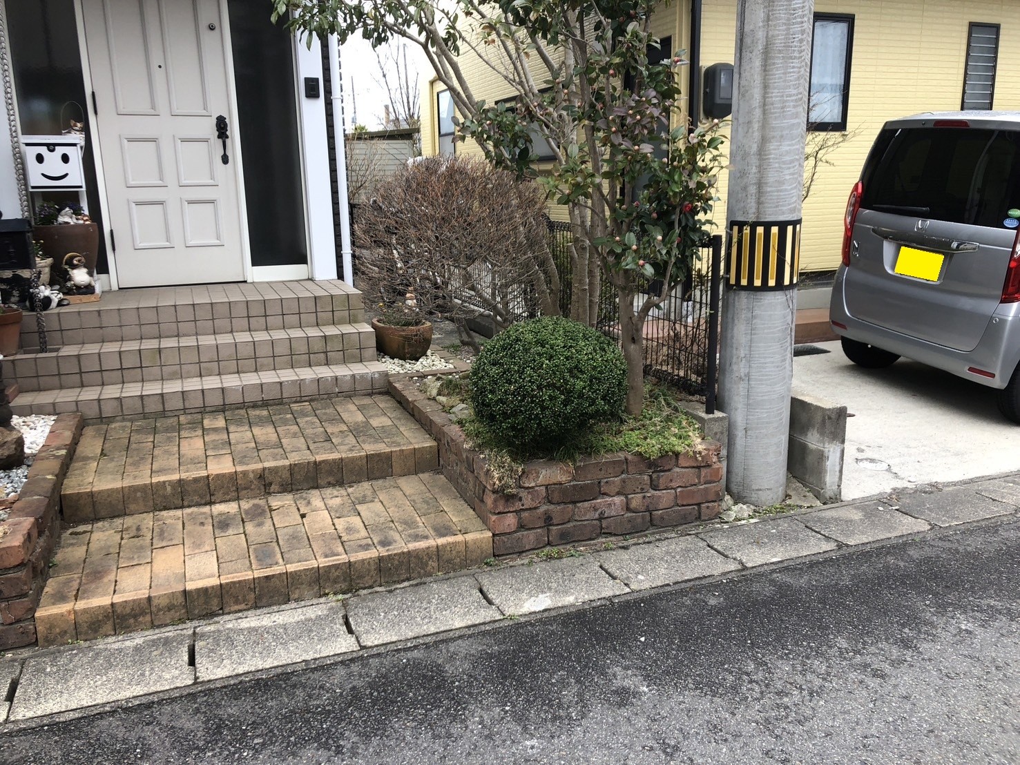 レンガの玄関アプローチ