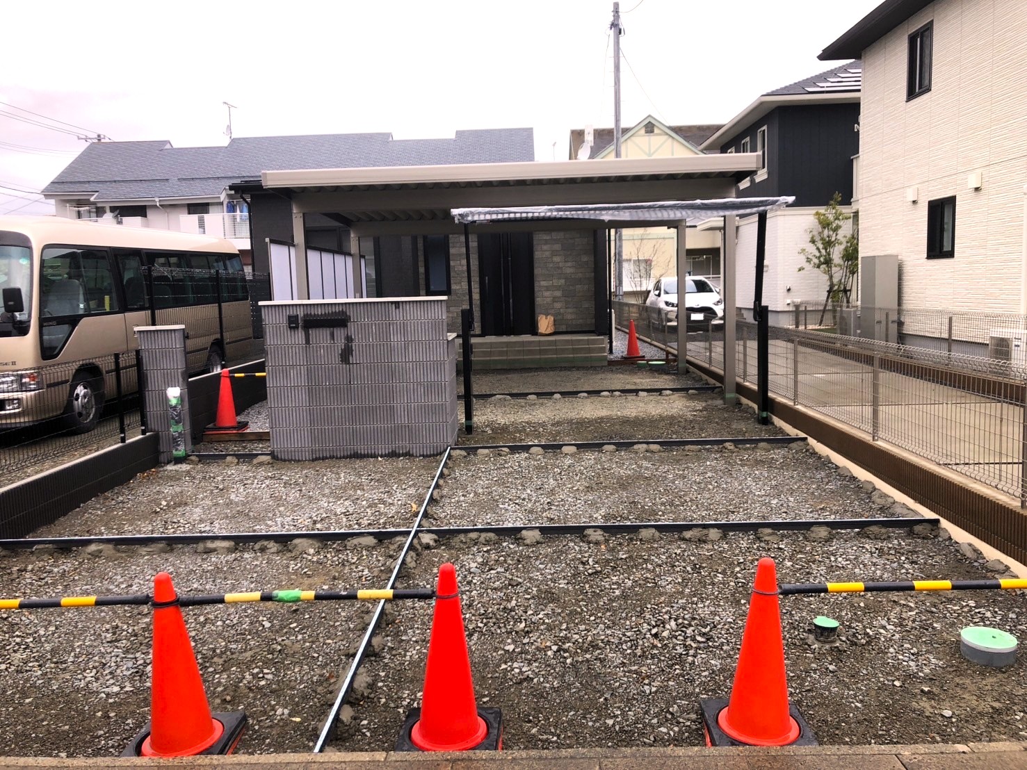 駐車場土間コンクリート施工中
