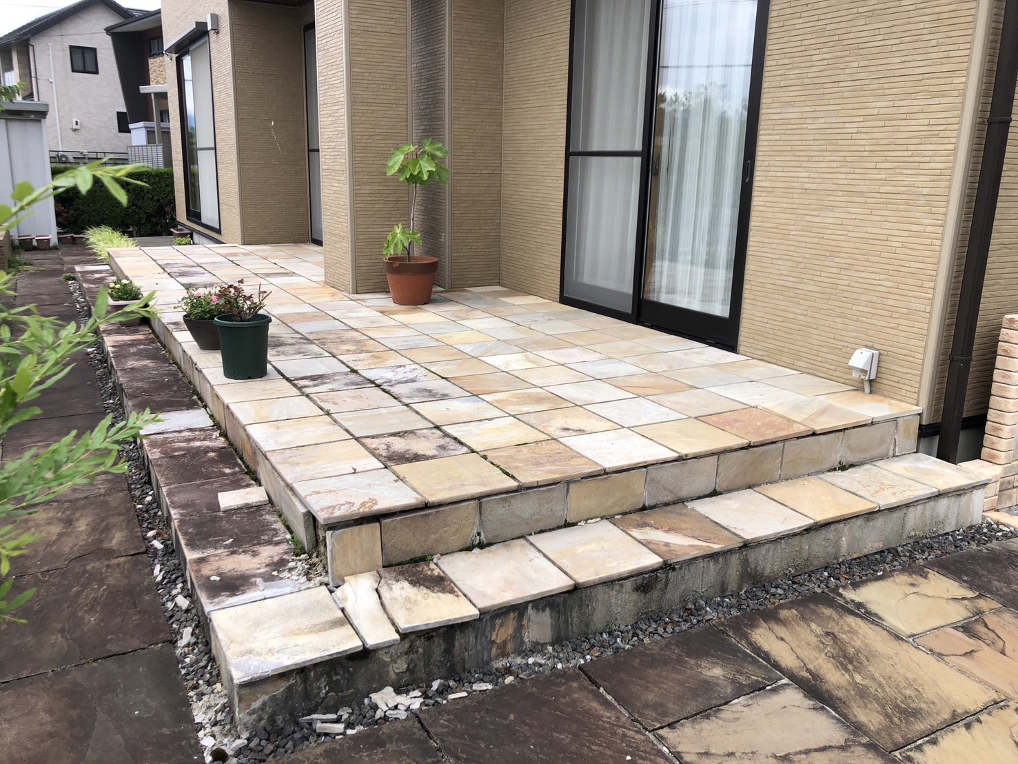 テラスのひび割れ