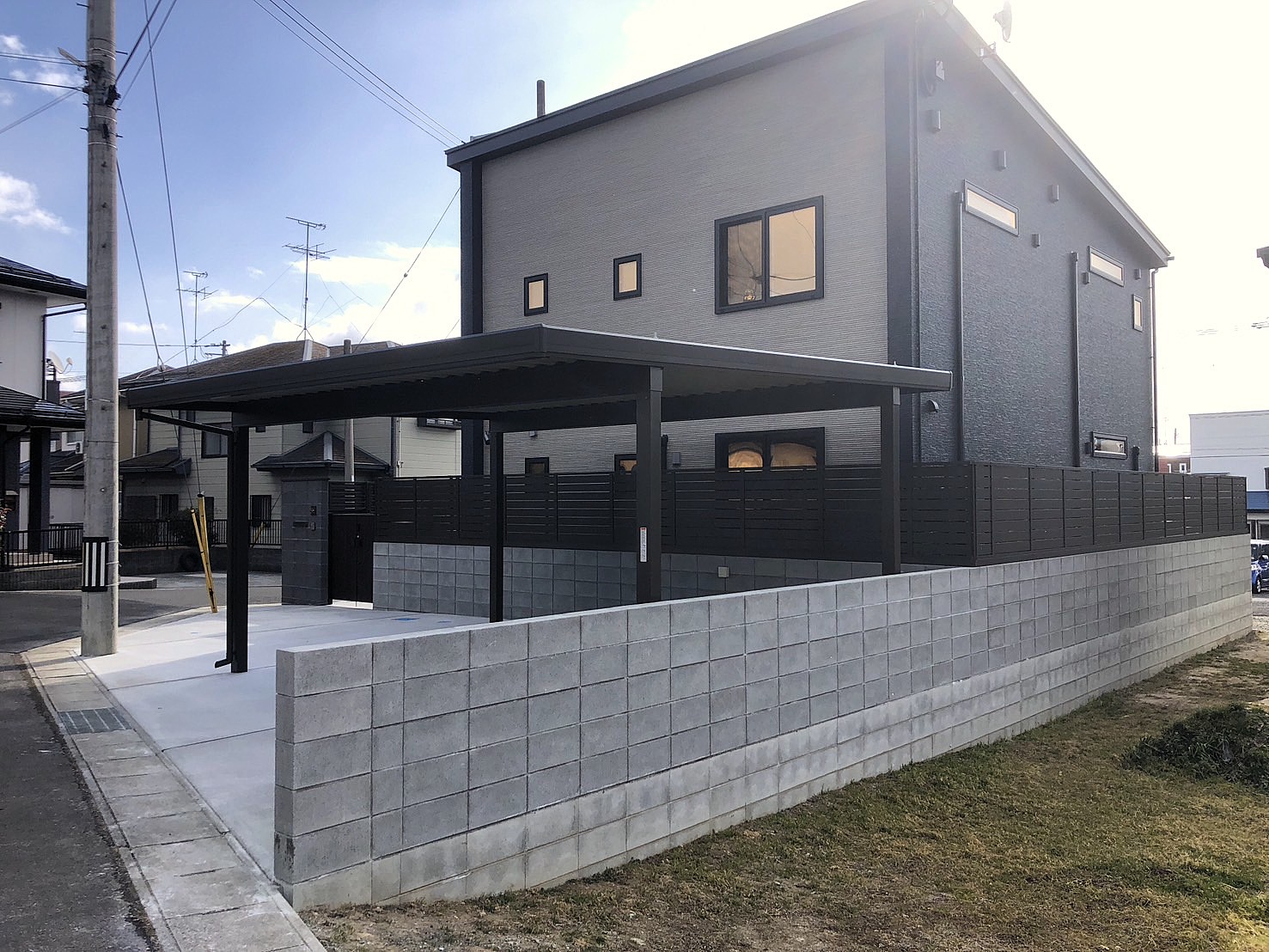 住宅を囲む塀