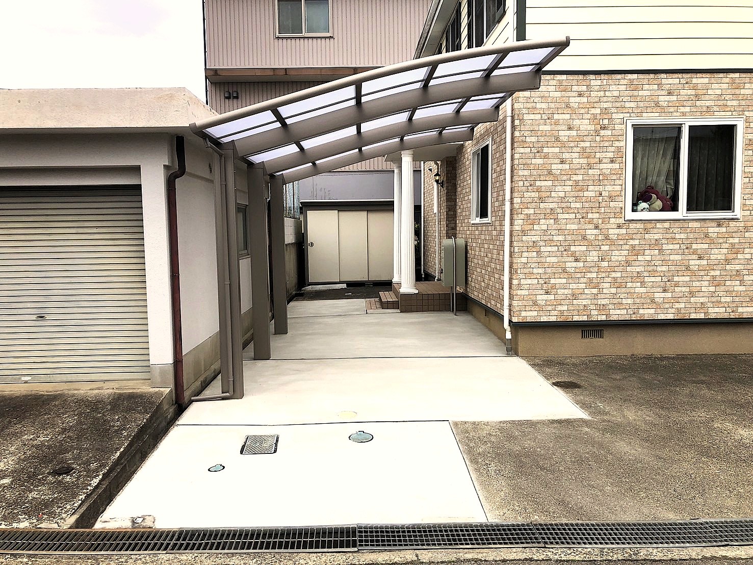 玄関前カーポート